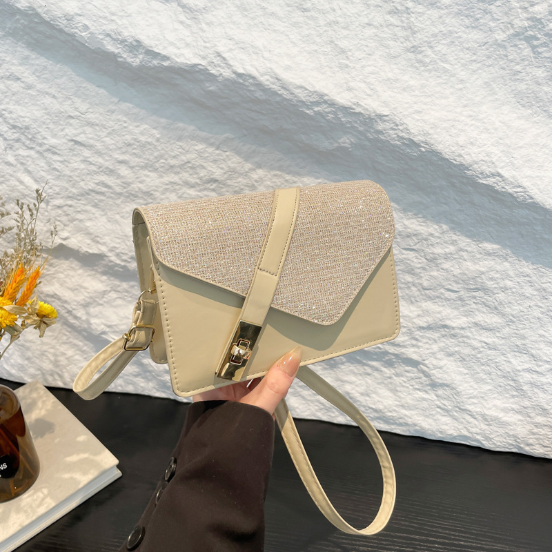 French Texture Casual 2025 Trend New Free Delivery Designer Bag Luxury Bag New Simple Buckle Fashionable Design Crossbody Single Shoulder Small Square