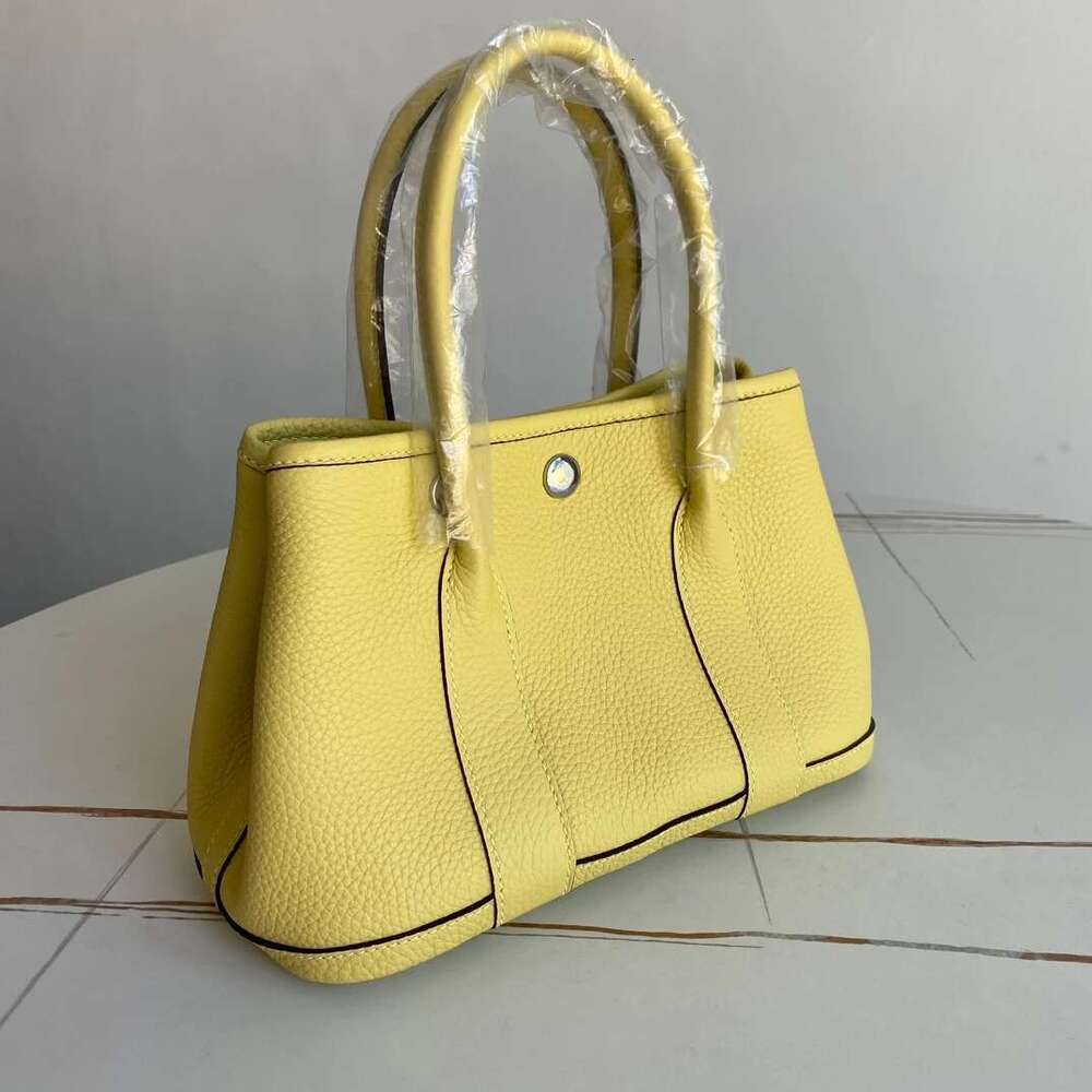 High Quality Genuine Leather Shoulder Handbag with Large Capacity Lychee Grain Commuting Cowhide Bucket Brand Bags