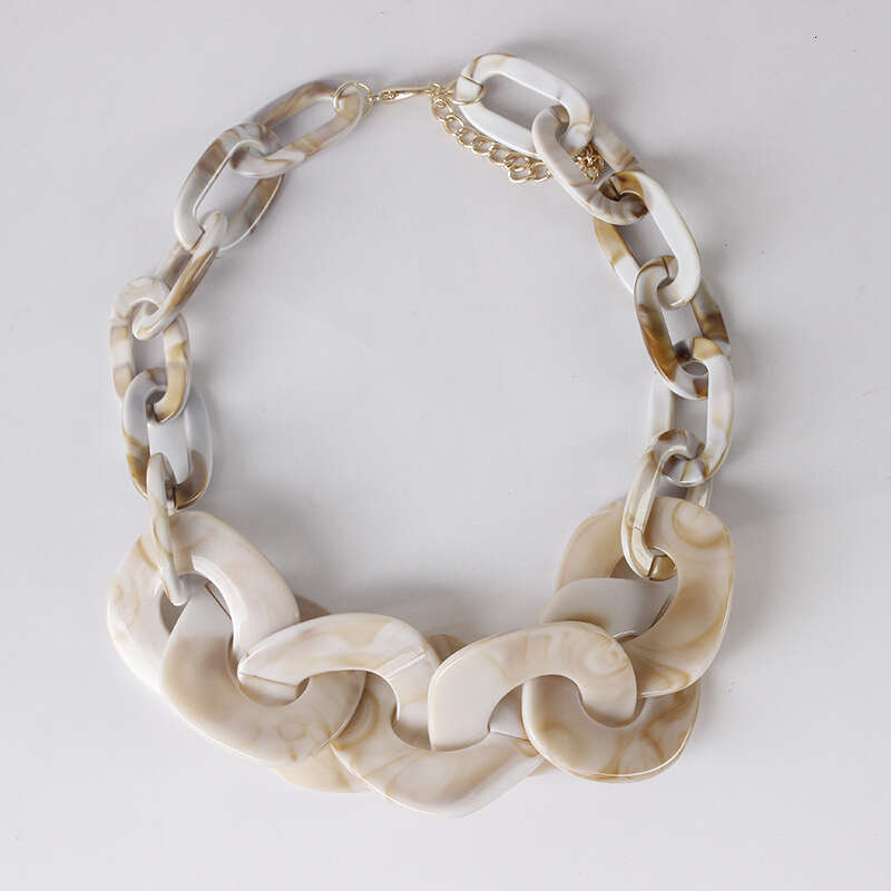 Exaggerated versatile short piece collarbone chain women's acrylic necklace high-end accessory