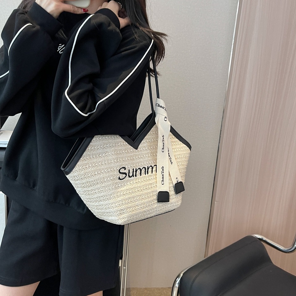 Summer large capacity 2025 new grass women's niche design shoulder versatile woven tote bag