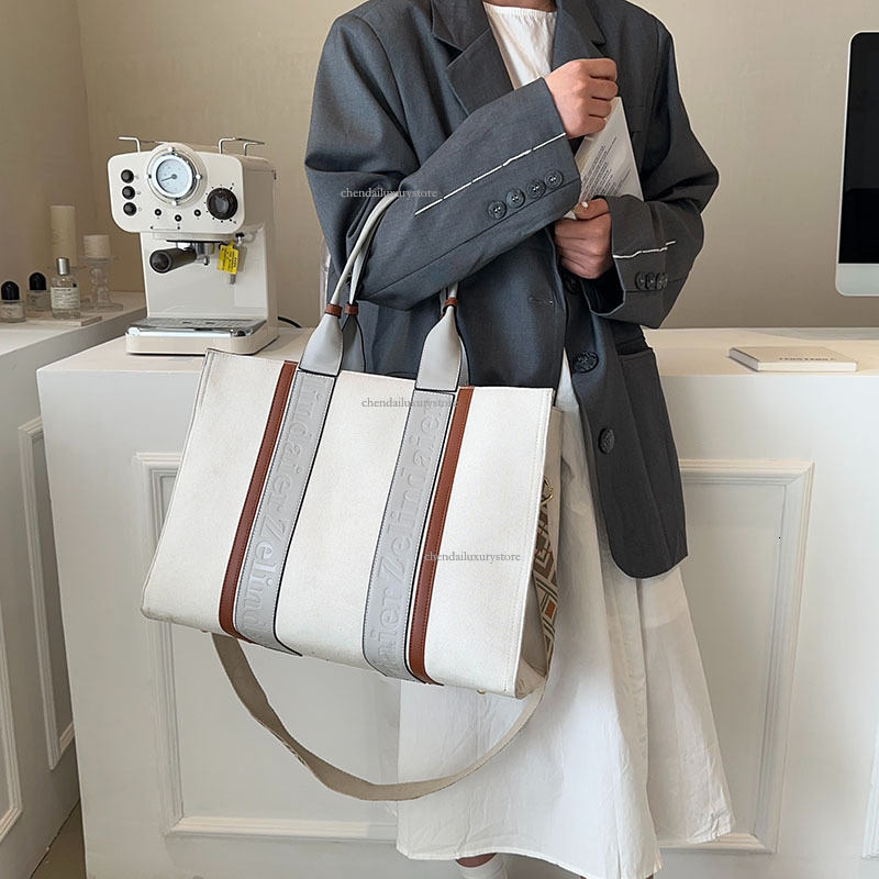 Urban Minimalist And Fashionable Women's Shoulder Bags Free Shipping Designer Bag Canvas Contrasting Color Work Commuting Crossbody Bag Casual Sh