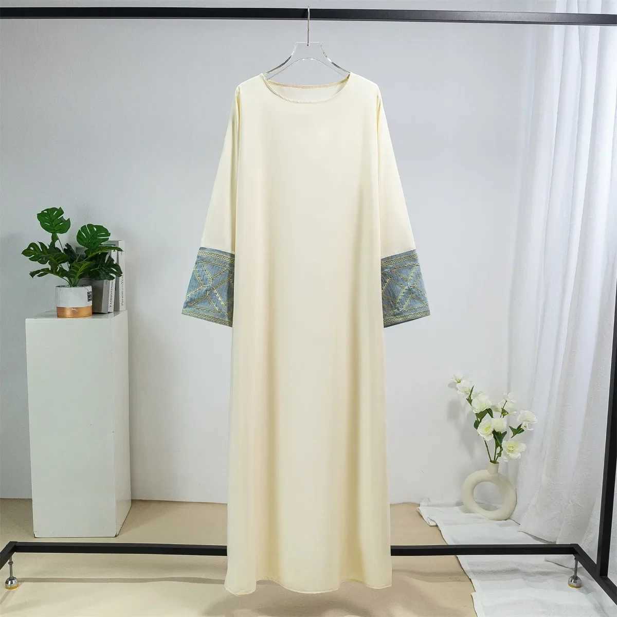 Long Slve Loose Embroidery Prayer Dress Muslim Kaftans Maxi Length Ramadan Dresses Islamic Clothing Women Abaya Muslim Jilbabs X2505141
