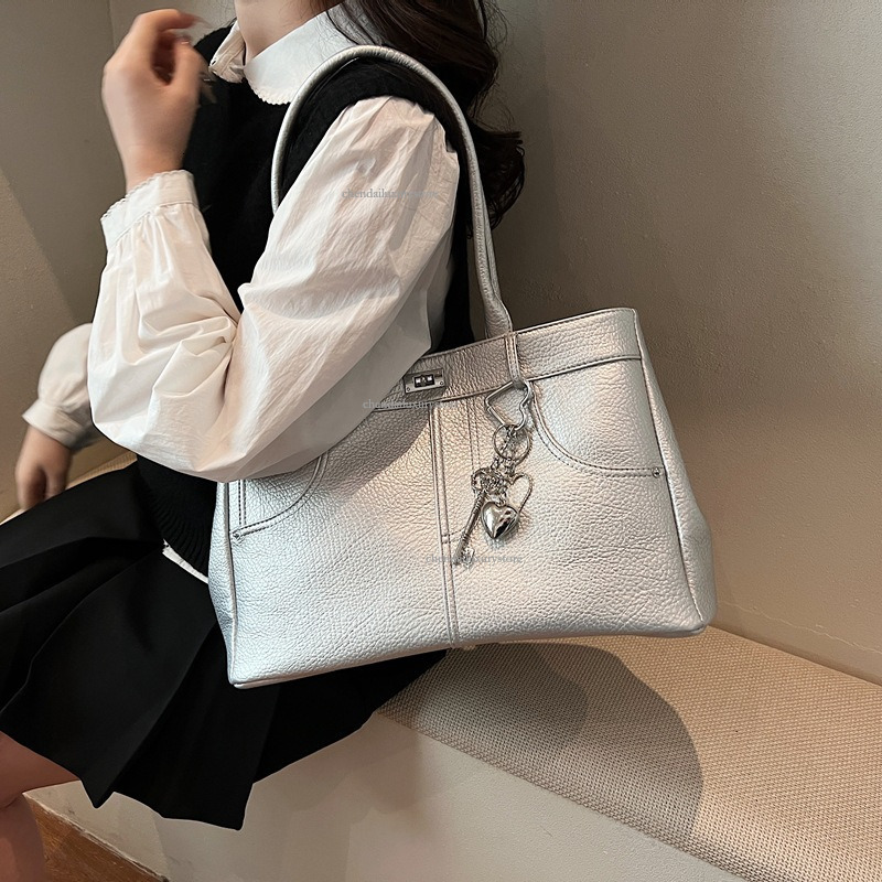 2025 Free Shipping Designer Women's Bag High Quality Fashion Leisure Niche Pocket Handbag Work Commuter Single Shoulder Crossbody Bag Large Shopp