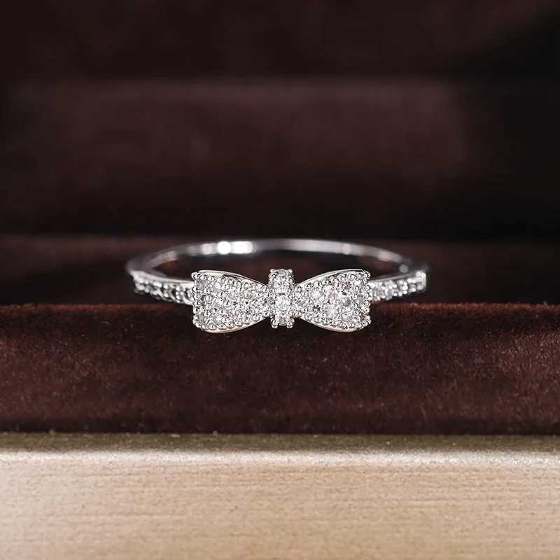 New Exquisite White Zirconia Bow Ring Sweet and Simple Party Birtay Gift 925 Stamp Fashion Jewelry Wholesale Wedding RingXJ250514