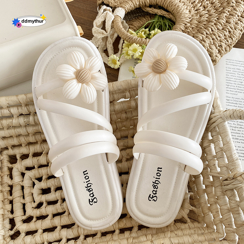 Internet famous flower slippers for women with thick soles and anti slip new fashionable summer fairy cool slippers, flat bottomed beach shoes ddmythu