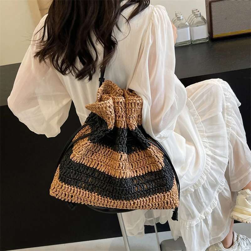 Bohemia Style Shoulder Handmade Grass Crossbody Bag Leisure Vacation Beach Women's Woven Bucket Handbag