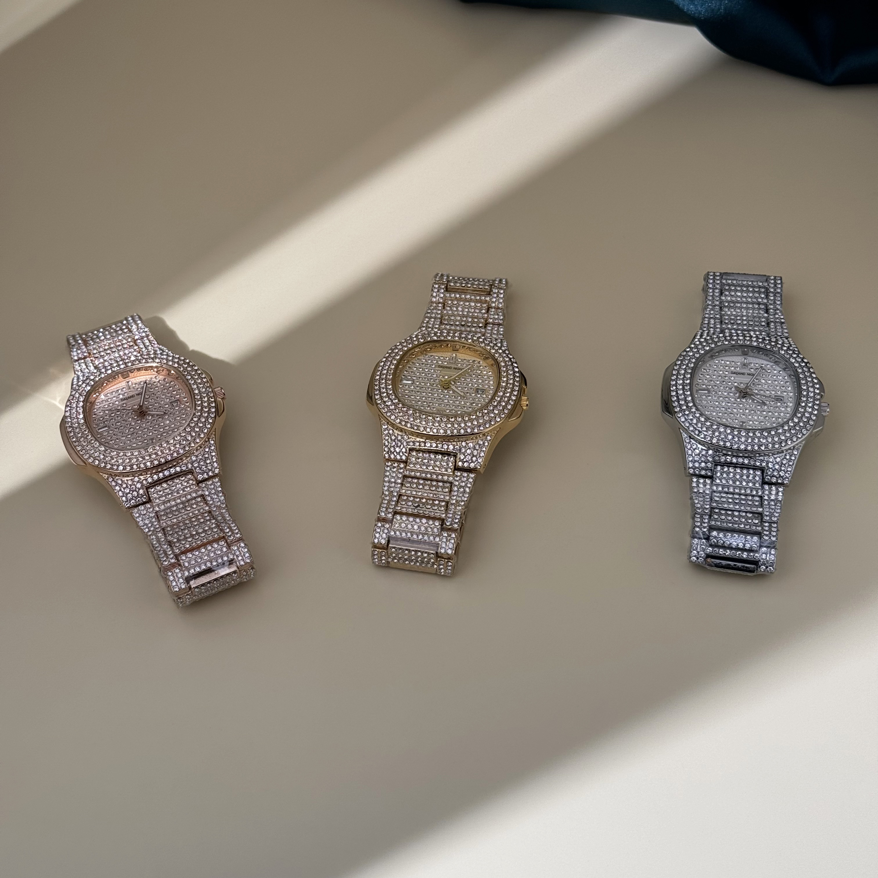 Luxury Full-Diamond Quartz Wristwatches for Men & Women - Available in Gold, Silver, Rose Gold- Perfect For Daily Wear, Evening Parties, Or As A Premi