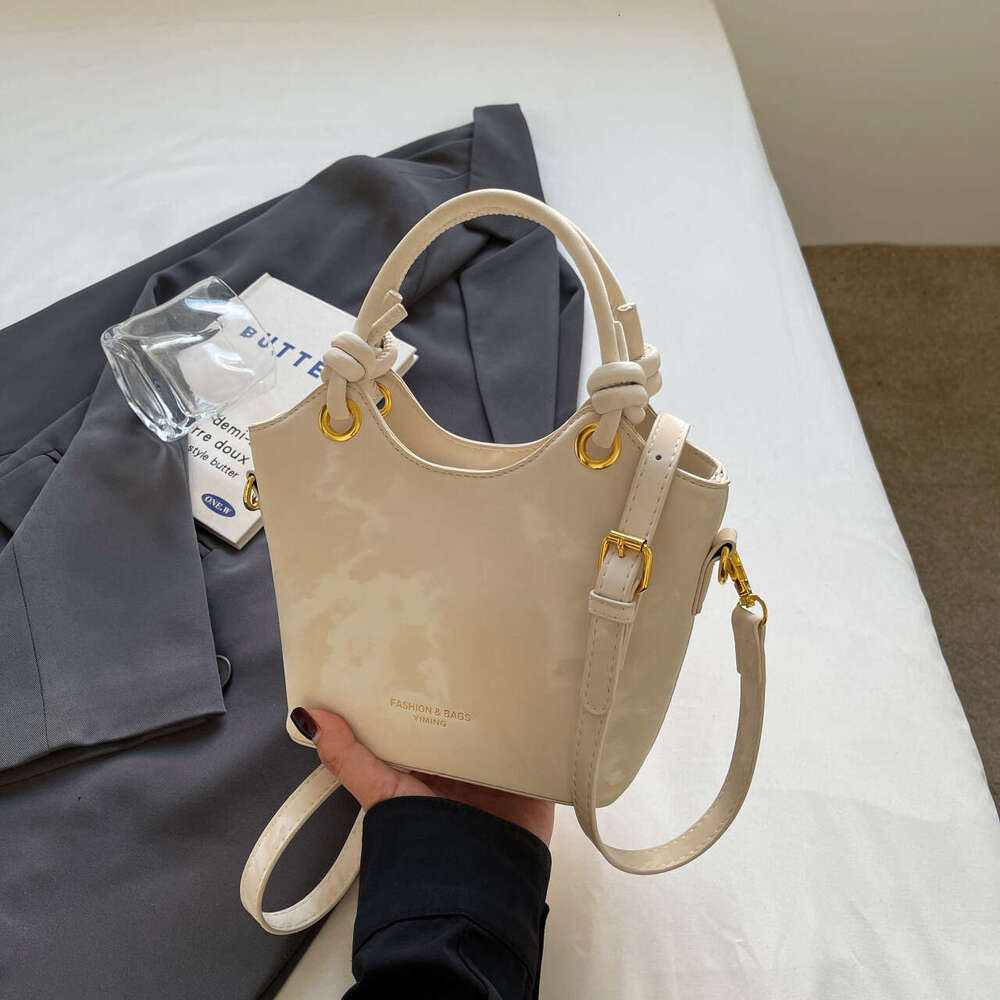 2025 New Women's Handheld Crossbody Dual Purpose Simple Fashion Versatile Lightweight Commuter Shoulder Bag