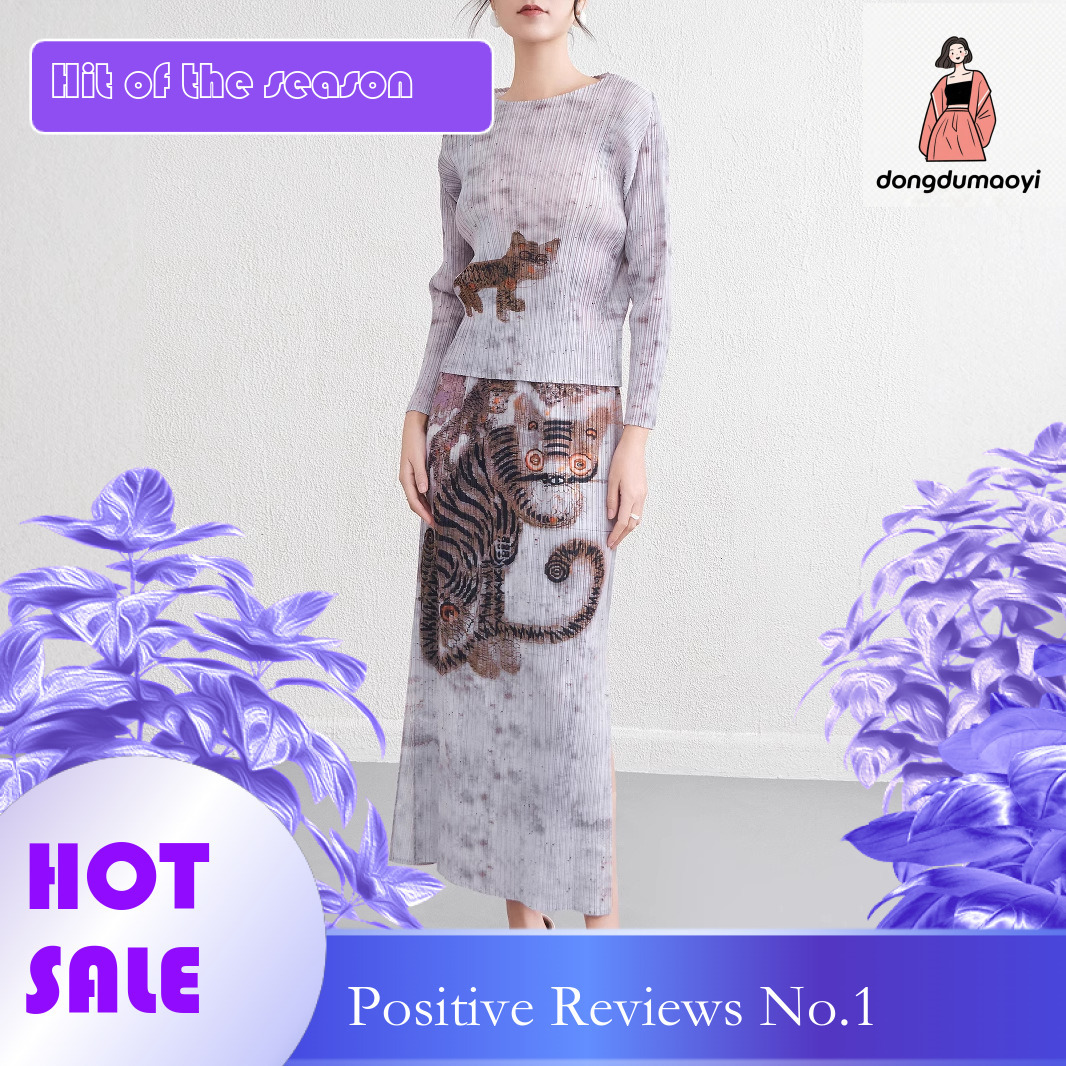 dongdumaoyi 2025 New Style Folded print slim fit and slimming round neck base shirt top printed skirt set