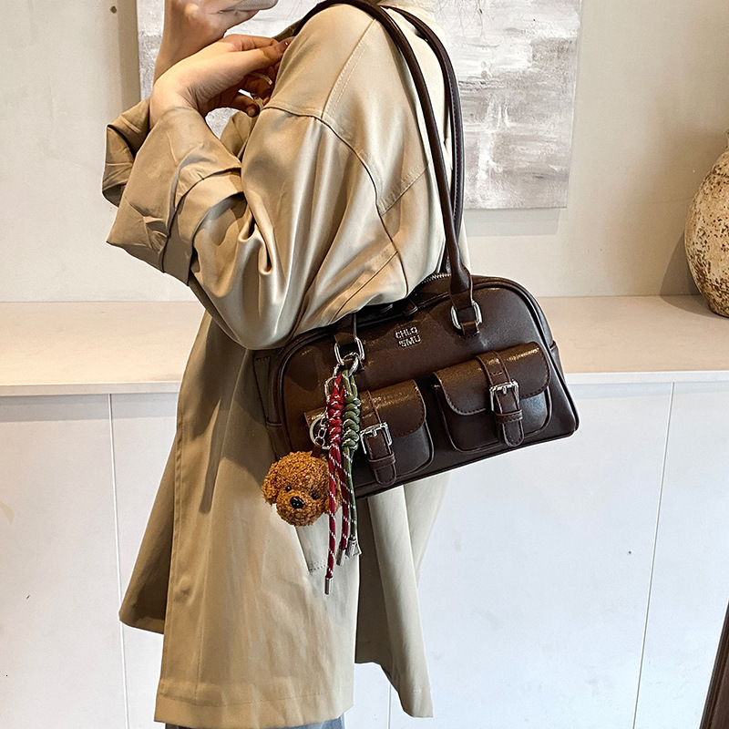 Matte hand-held bowling for women 2025 new shoulder bag, large capacity commuting Boston pillow bag