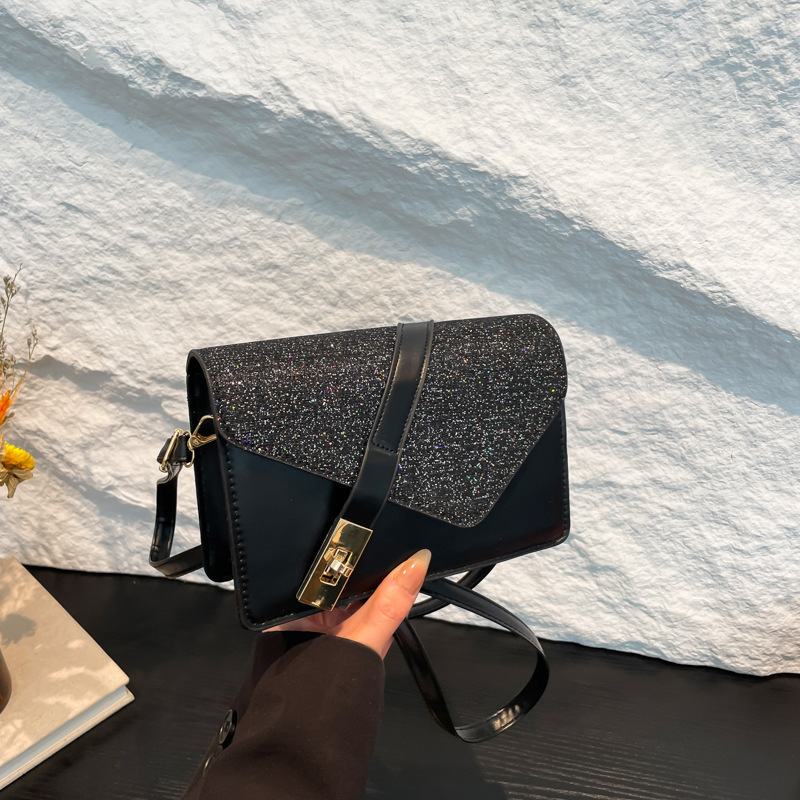 French Texture Casual 2025 Trend New Free Delivery Designer Bag Luxury Bag New Simple Buckle Fashionable Design Crossbody Single Shoulder Small Square