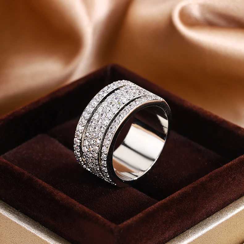 Luxurious 925 Silver Plated Womens Ring Fashion Shiny Zircon Jewelry for Wedding Rings Fashion Bridal Jewelry Couple RingsXJ250514