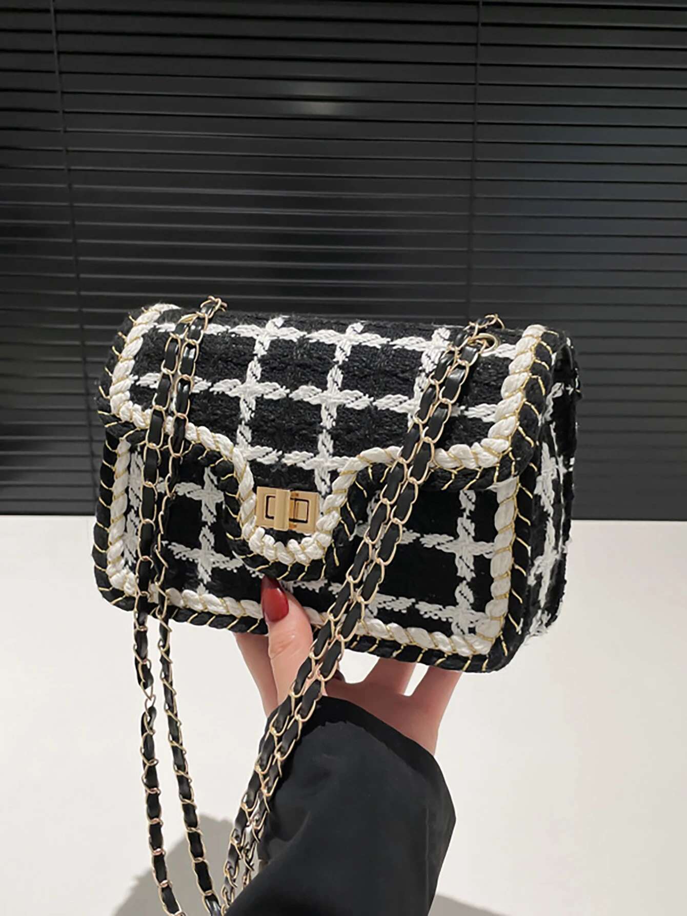 2025 new bag black and white plaid woolen casual crossbody bag women's shoulder bag designer with top handle fashionable square bag personality t