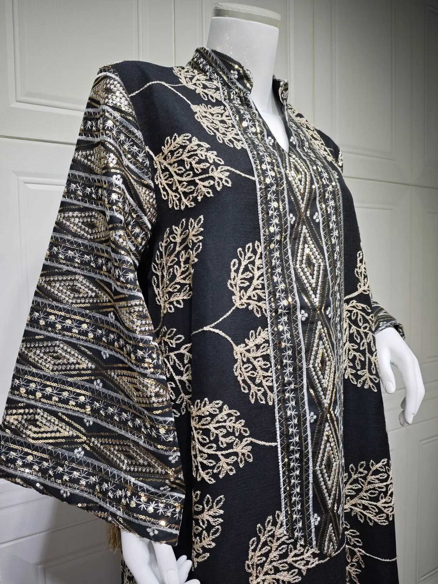 Muslim Womens Black Islamic Embroidered Abaya with Gold Detailing Ideal for Formal Occasions in Middle East like UAE and Saudi X250514