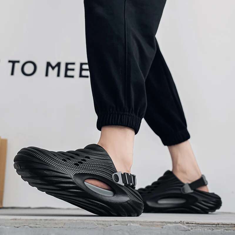 Casual Clogs Mens Sandals Summer EVA Beach for Men Fashion Hollow-out Slippers Solid Color Garden Shoes Closed-toe