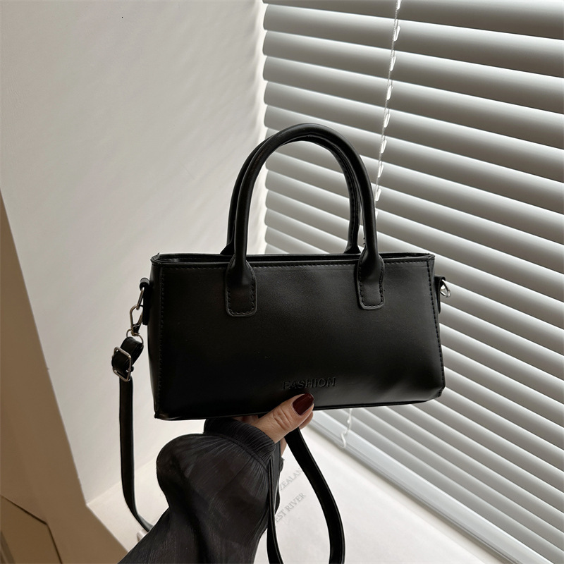 Minimally Handheld Small Square 2025 Spring And Summer New Style New Free Delivery Designer Bag High End Luxury Bag Fashion Shoulder Korean Edition Ni