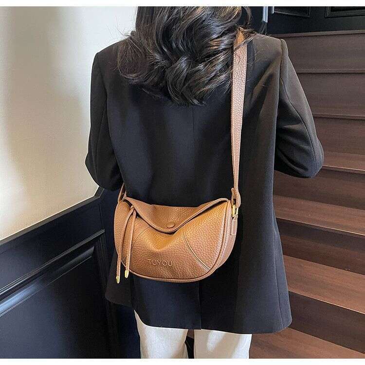 High end large capacity soft leather women 2025 new fashionable single shoulder crossbody for work and commuting, dumpling bag