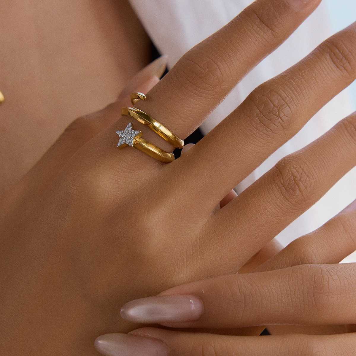 World Fashion Pentagram Three Layer Ring 18K Gold Color Plated Stainl Steel Water Diamond Star Stackable Ring Womens JewelrXJ250514