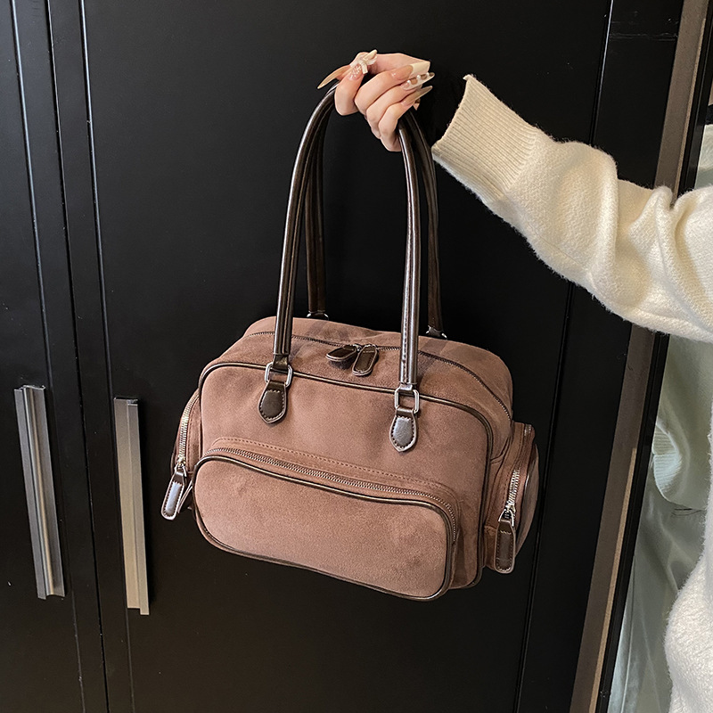 Underarm Postman for Women 2025 New Winter Shoulder Handheld Large Capacity Commuter Leisure Pillow Bag