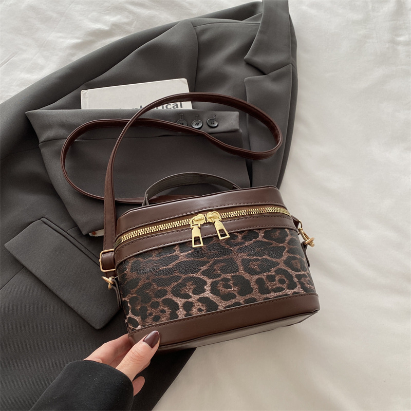 Leopard Print Bucket 2025 Spring/summer New Korean Version Personalized Single Shoulder Crossbody Contrasting Color Luxury Bag New Free Delivery Desig