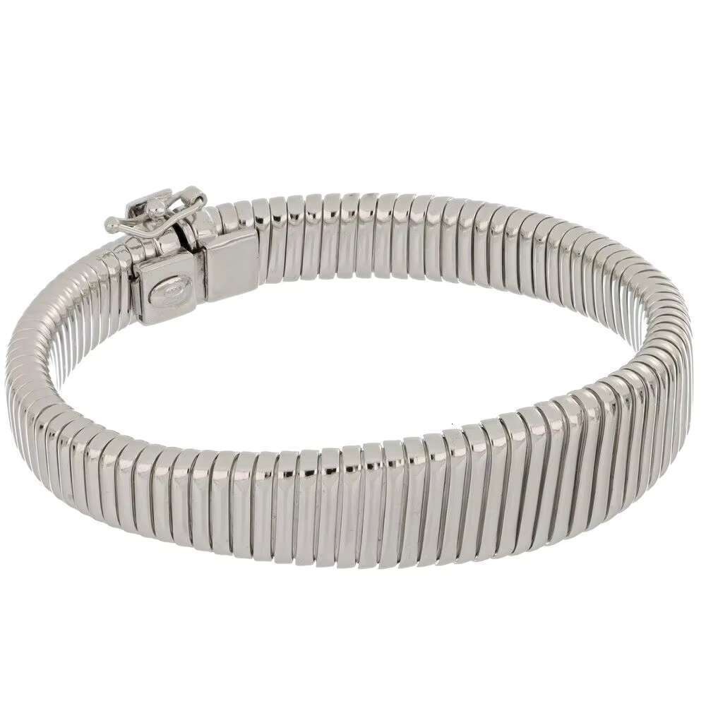 A sier bracelet made in Italy with smooth spine design a secure clasp, exuding modern elegance and practicality