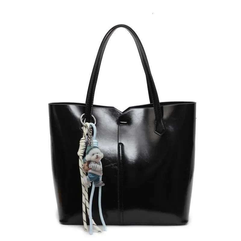 2025 New Women's Large Capacity Tote Bag Versatile for Hand Carrying, Underarm and Short Commute As Backpack, Fashionable Design