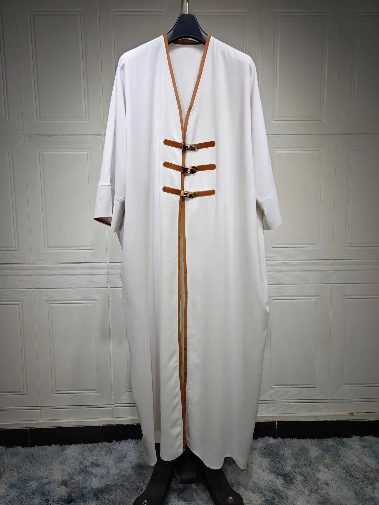 2024 New Dubai Fashion Modest Solid Open Kimono Abayas Leather Buckle Long Slve Contrast Color Robe Ramadan Muslim Women Robe X250514