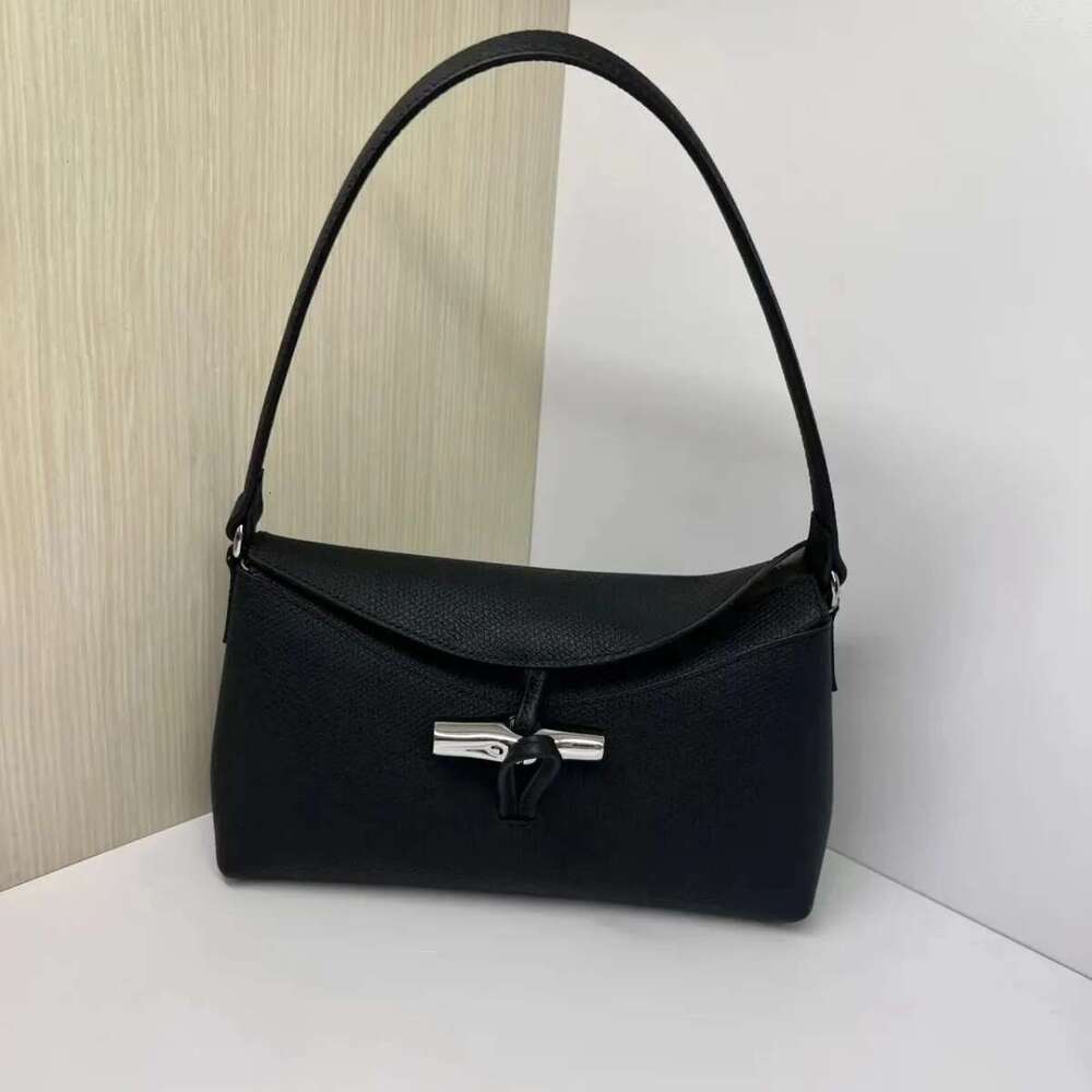 The 2024 new women's is fashionable, high-end, retro, versatile handbag, shoulder underarm bag, and a small square bag