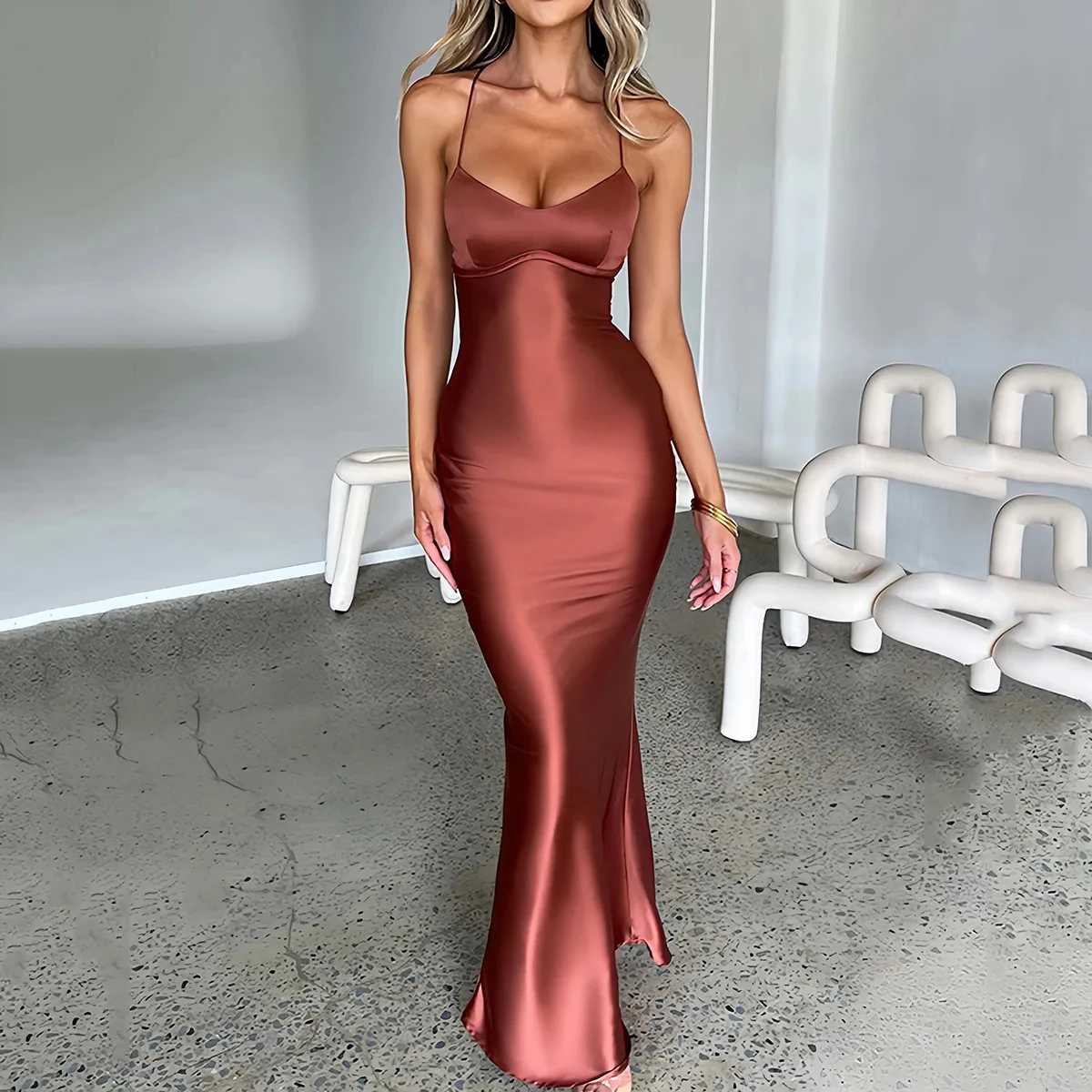 Europe and the United States casual street sexy party backless dress stacked pleated design short sleeve summer new style.XJ250514