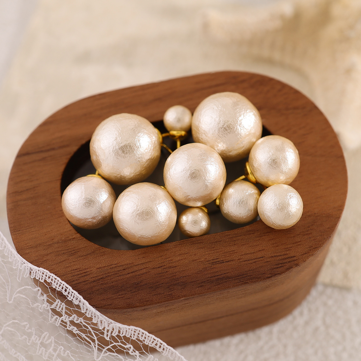 Timeless Chic Accessory Set: Sophisticated Retro-Essence Single Postpearl Stud Earring Collection