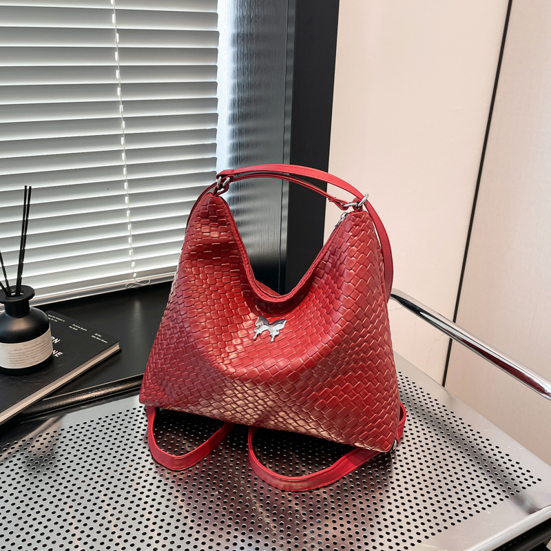 New Free Delivery Designer Bag Solid Color Woven Pattern Armpit Women's New 2025 Fashionable Texture Casual Shoulder Luxury Bag Tote Bag Trendy