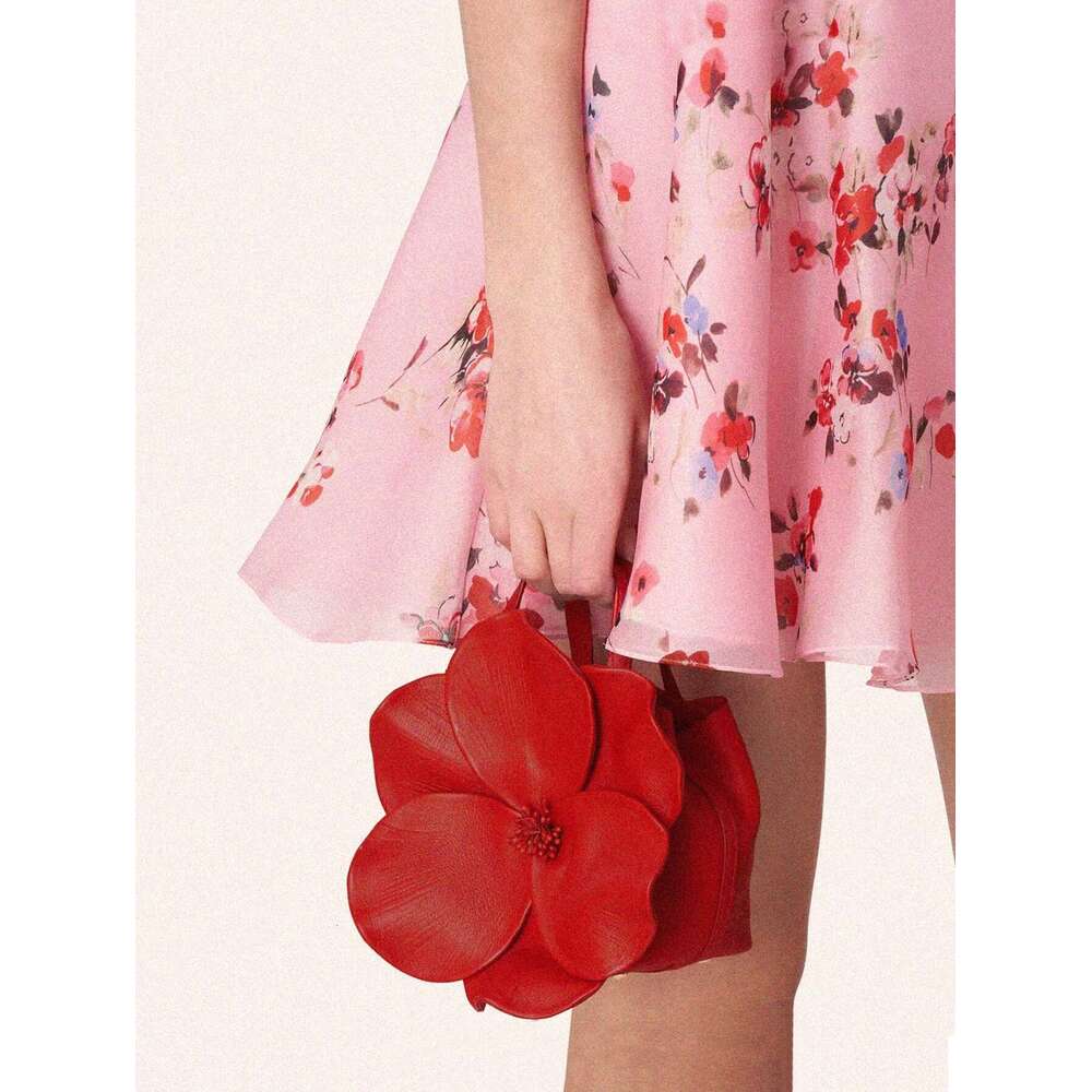 The Innovative New Chinese-Style Floral Bucket Bag Is Perfect Holiday Wear, Ideal For Both Shoulder And Hand-Carry Use