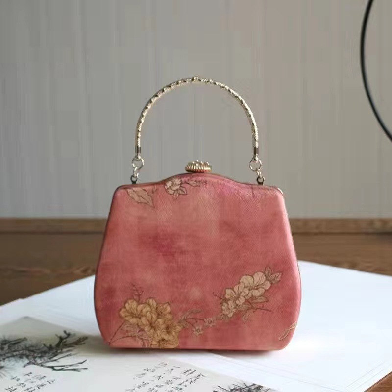 2025 New Style Bag Chinese Hanfu Retro Versatile High end Feeling Slanted Hanging Women's Designer Cheongsam Mouth Golden Small Round Bag Armband