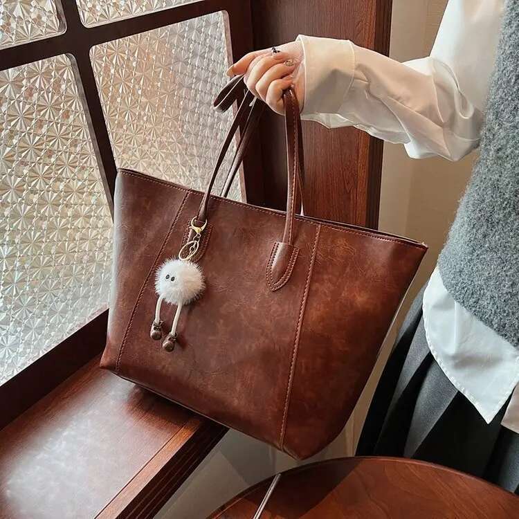 2025 SS Recycled PU Messenger Bag Elegant Pleated Design Adjustable Strap Women's Casual Purse For Daily/Outdoor/Weekend Use