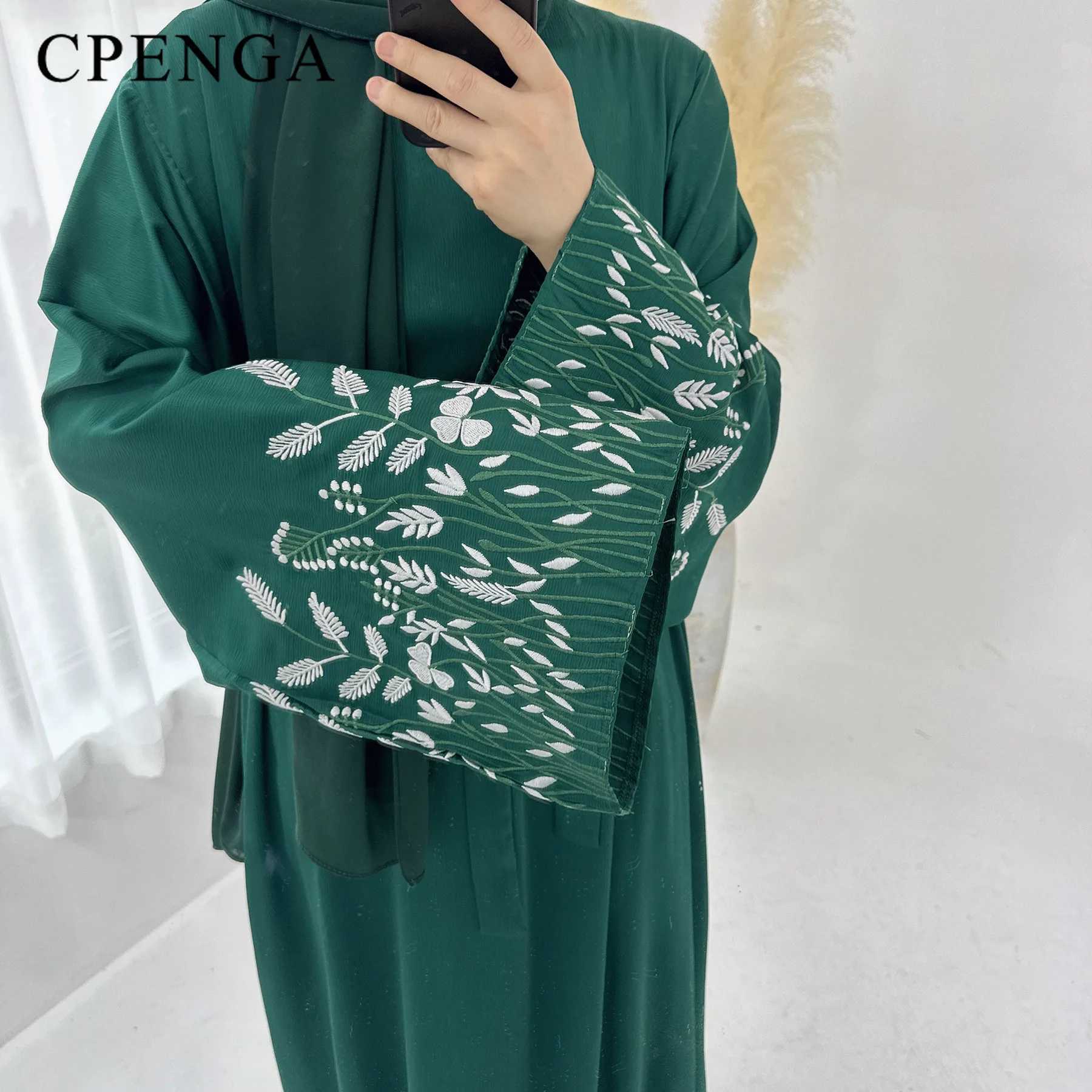 2024 Saudi Arabia Embroidery Muslim Modest Dress for Women Eid Dubai Abaya Luxury Islamic Turkey Holiday Party Jalabiya Clothing X250514