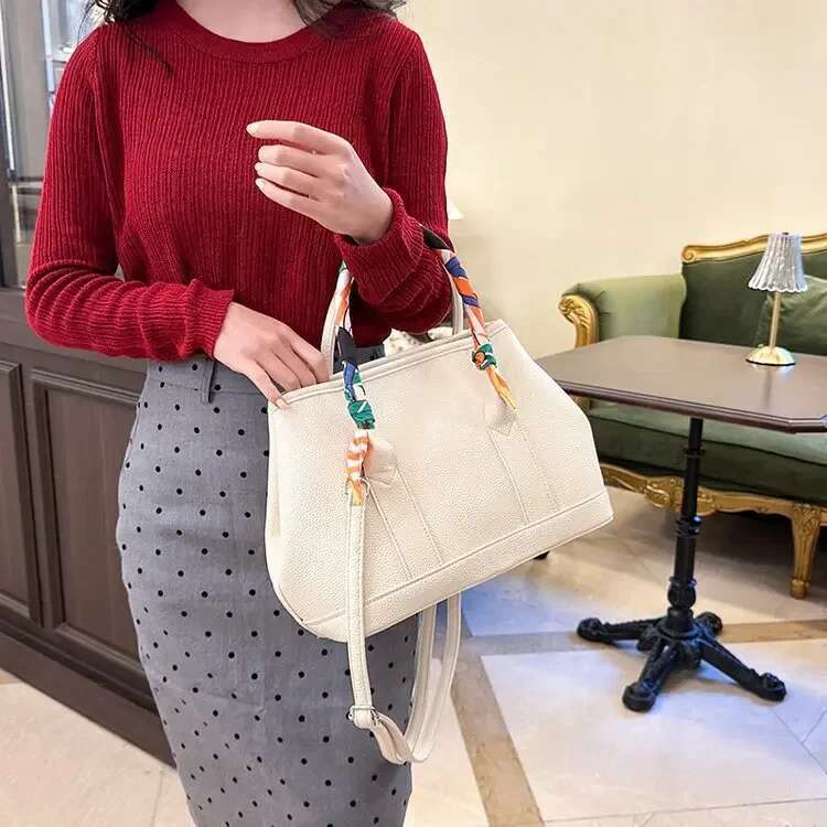 Single Shoulder Oblique Span Ladies 2025 Personality Leisure New Women's Bag All-Matching Large Capacity Handbag
