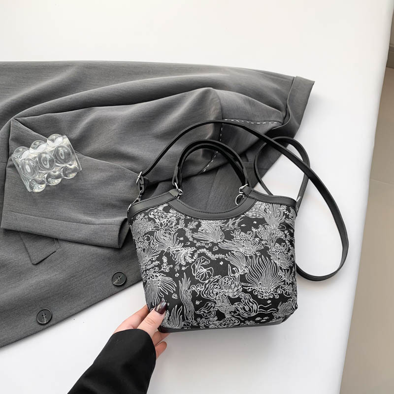 New New Free Delivery Luxury Bag Designer Bag Chinese Style Handbag For Women In The Spring Of Featuring Silk Embroidery And A Highend Single Shoulder