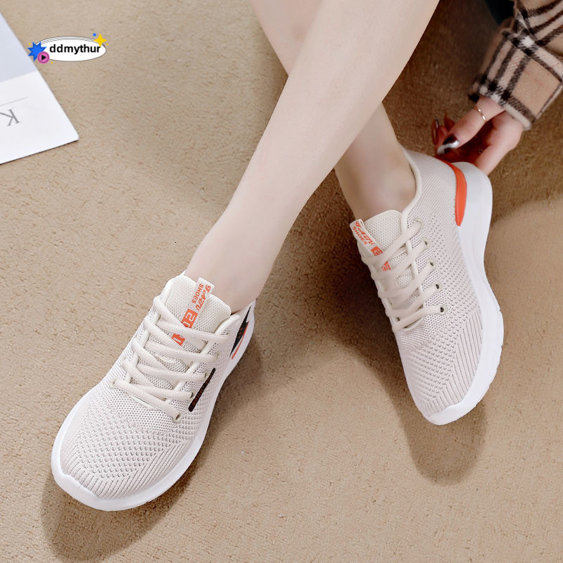 Sports women, new flat bottomed leisure travel for spring and summer, Korean version running shoes, soft soled square dance shoes ddmythur