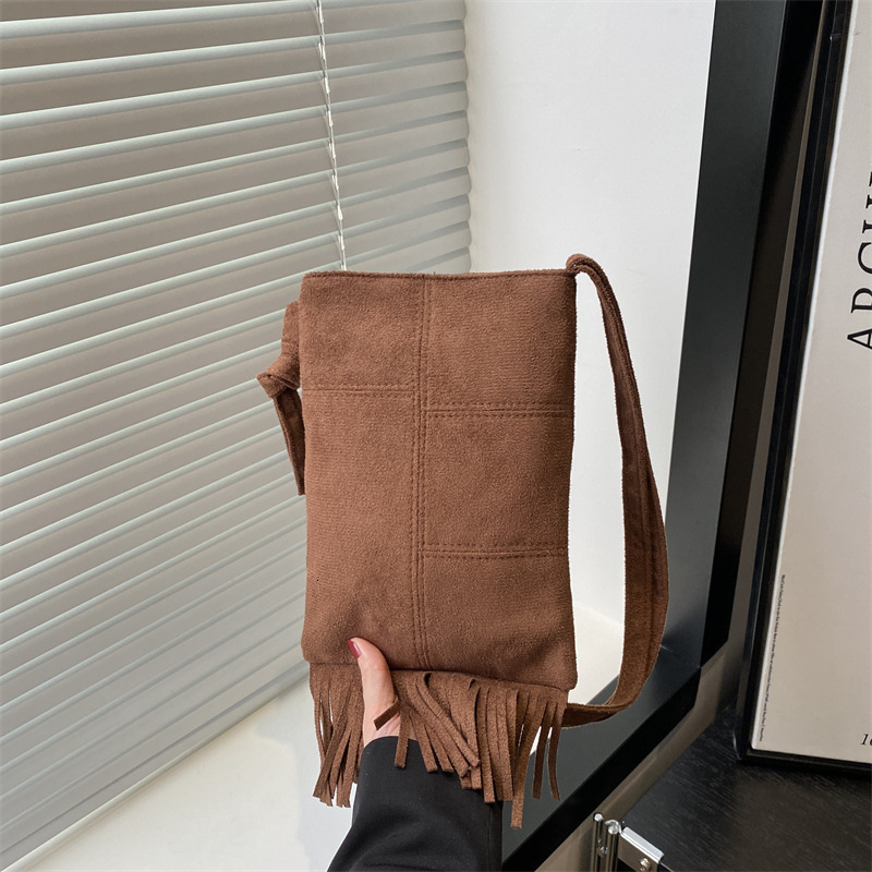 2025 Luxury Bag Suede Niche New Free Delivery Designer Bag Design New Women's Bohemian Style American Tassel Bag Frosted Crossbody