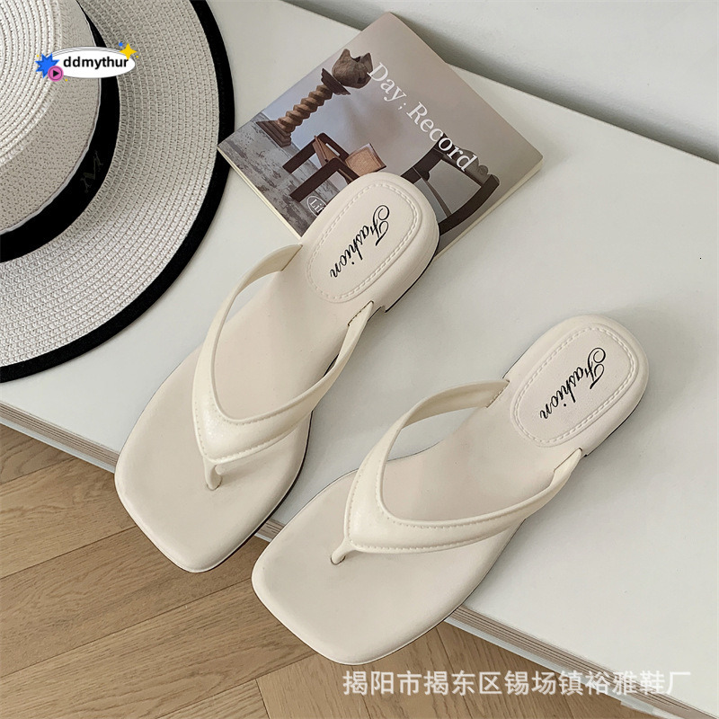 Net infrared slippers for women in summer, fashionable versatile, flat bottomed, toe clamped, low heel beach sandals, ins, simple and trendy ddmythur