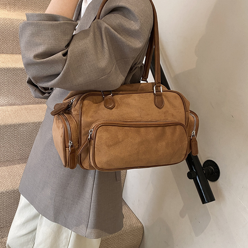 Underarm Postman for Women 2025 New Winter Shoulder Handheld Large Capacity Commuter Leisure Pillow Bag
