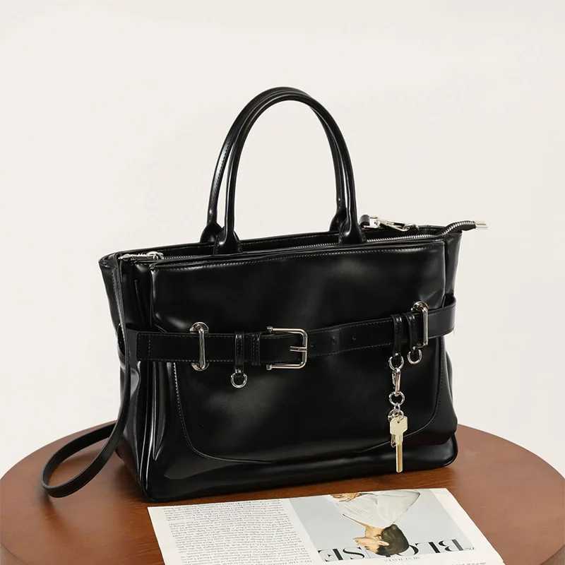 New and neutral lazy style large capacity tote bag luxury designer PU leather cmuter bucket off-road bag and shopper wallet Z250514