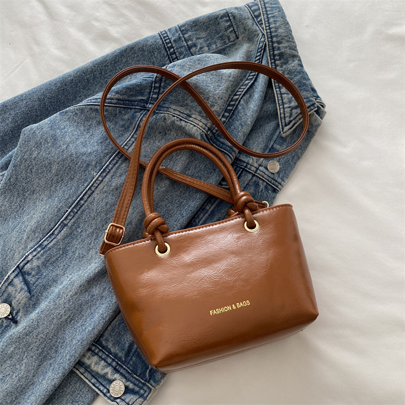 New Free Delivery Designer Bag Minimally Designed Bucket Women With Large Capacity For Spring And Summer 2025 Niche Commuting Bag Luxury Bag Shoulder 