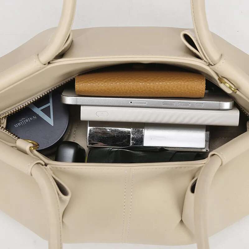 High End Korean Version Fashionable Cloud Shoulder 2025 New Pleated Women's Bag Quality Sensory Communication Crossbody