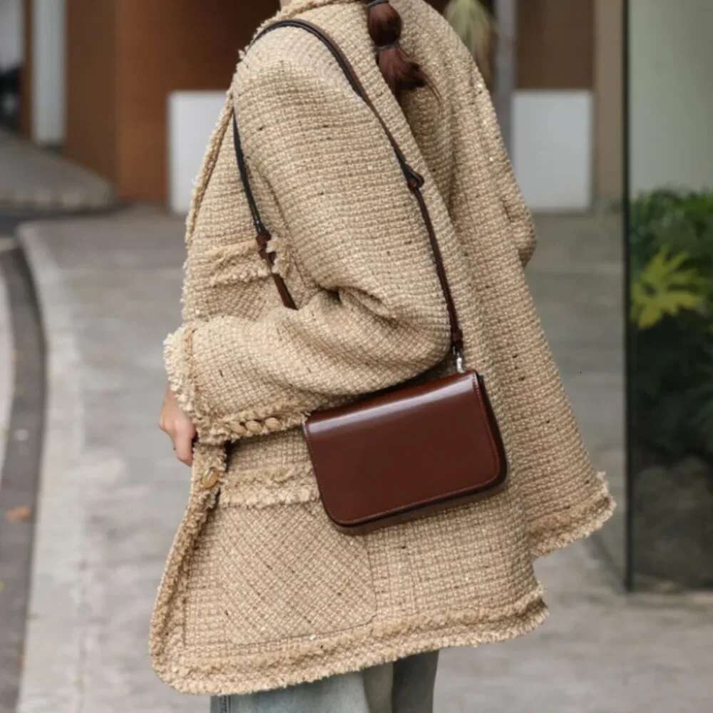 Designer Bag 2025 Trend Exquisite Compact Shop All-Match Single-Shoulder Bag Korea Solid Women Cute Magnetic Minority Tofu Bags Simple Crossbody Luxur