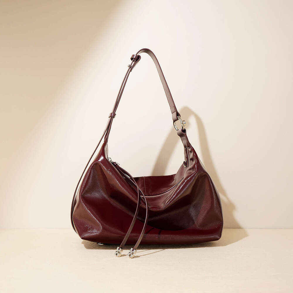 2025 New Oil Wax Leather Tote Bag Niche Design Trend Large Capacity High-End Feeling Single Shoulder Crossbody Bag For Women