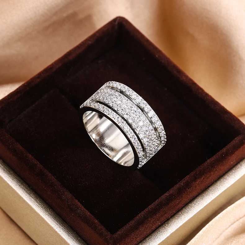 Luxurious 925 Silver Plated Womens Ring Fashion Shiny Zircon Jewelry for Wedding Rings Fashion Bridal Jewelry Couple RingsXJ250514
