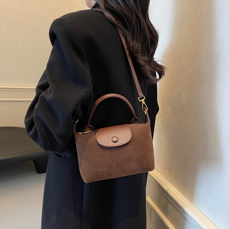 Frosted hand-held small square women, new fashion casual shoulder for autumn winter 2025, high-end and niche women's bag