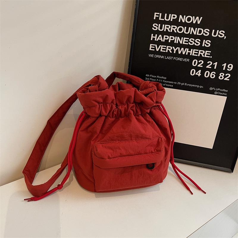 2025 new bag new large capacity women's designer nylon bucket Korean version simple drawstring shoulder bag pleated casual crossbody bag niche ve
