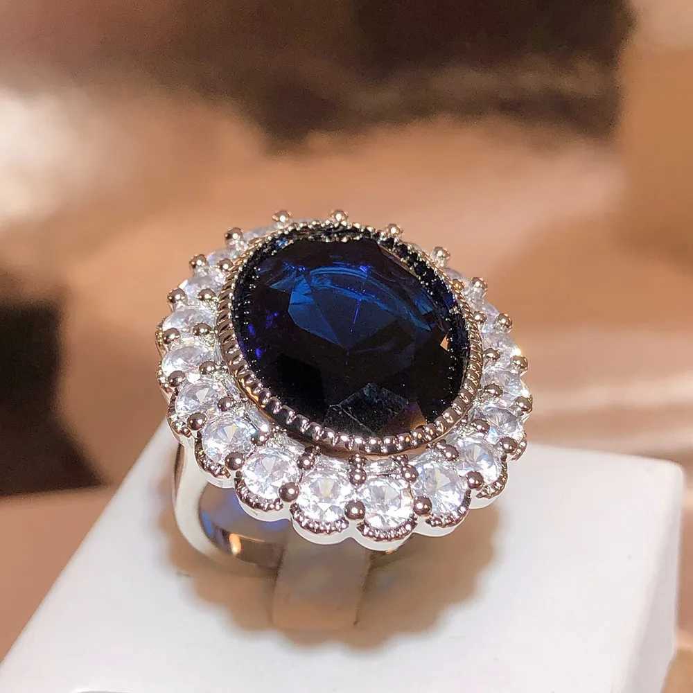 NEW Domineering Sphire Grand Oval Diamond Couple Ring for Women Dark Blue Geometric Silver-Plated Anniversary Gift JewelryXJ250514